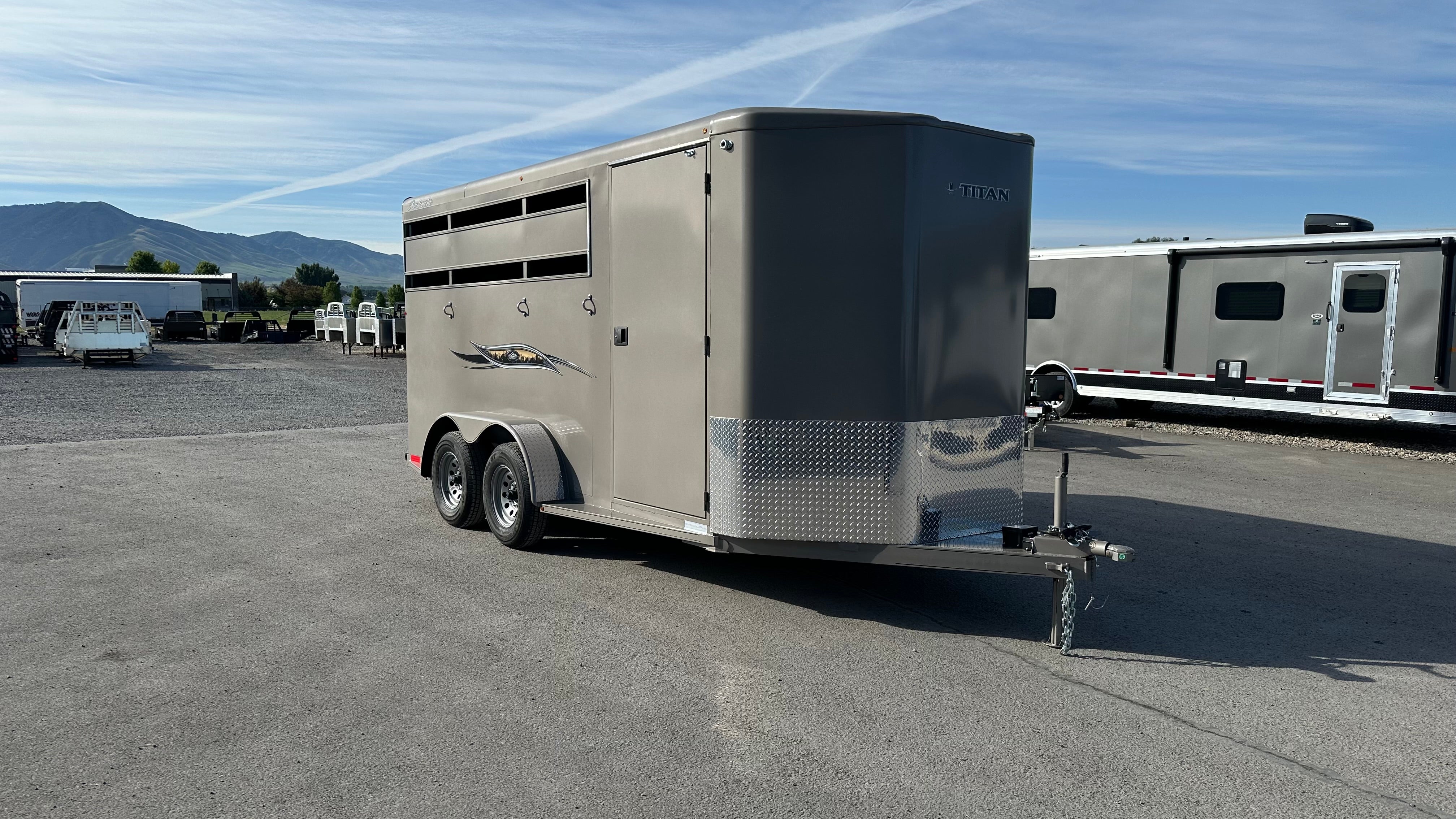 2024 Titan 3 Horse Slant Load Horse Trailer