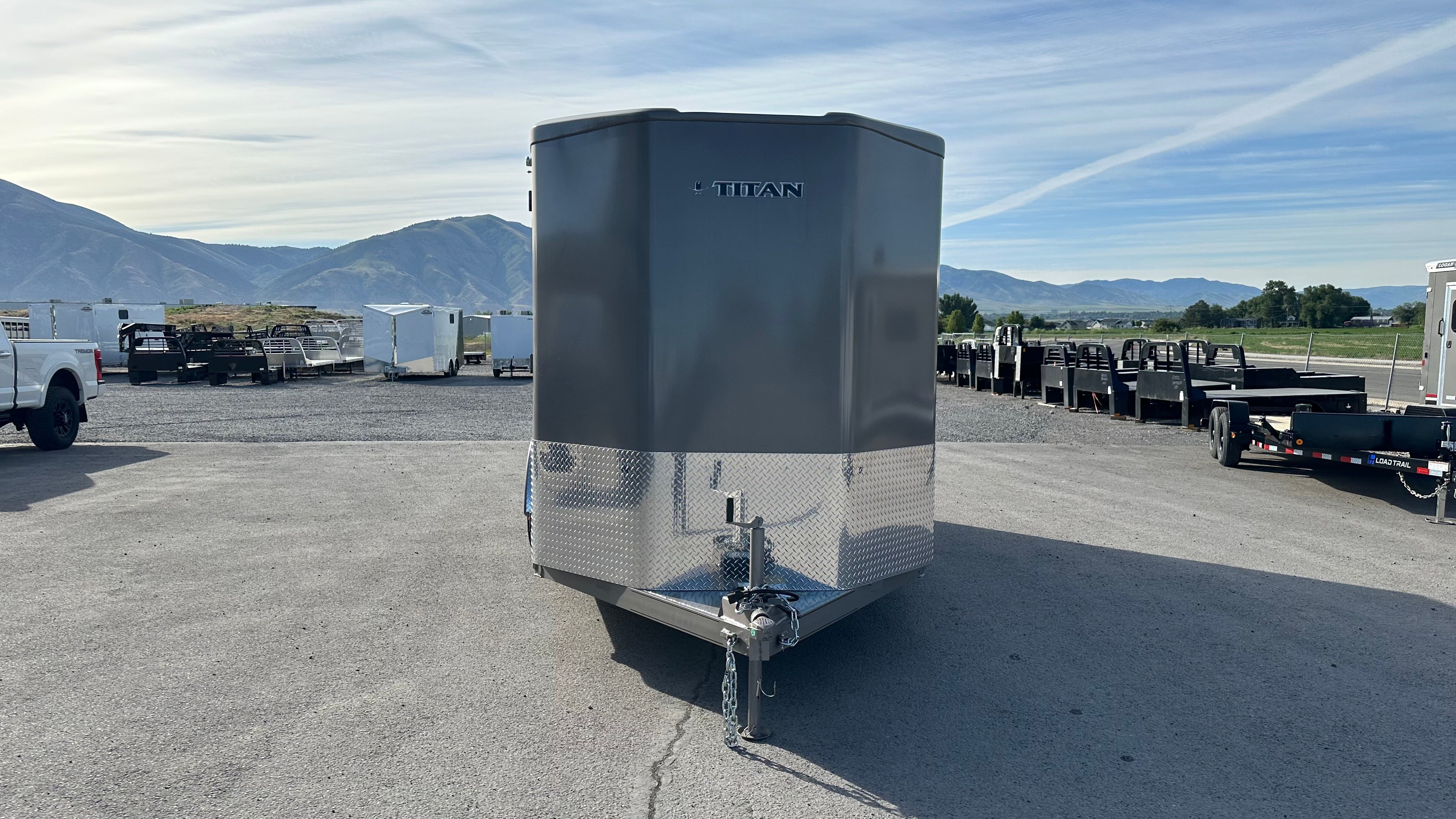 2024 Titan 3 Horse Slant Load Horse Trailer