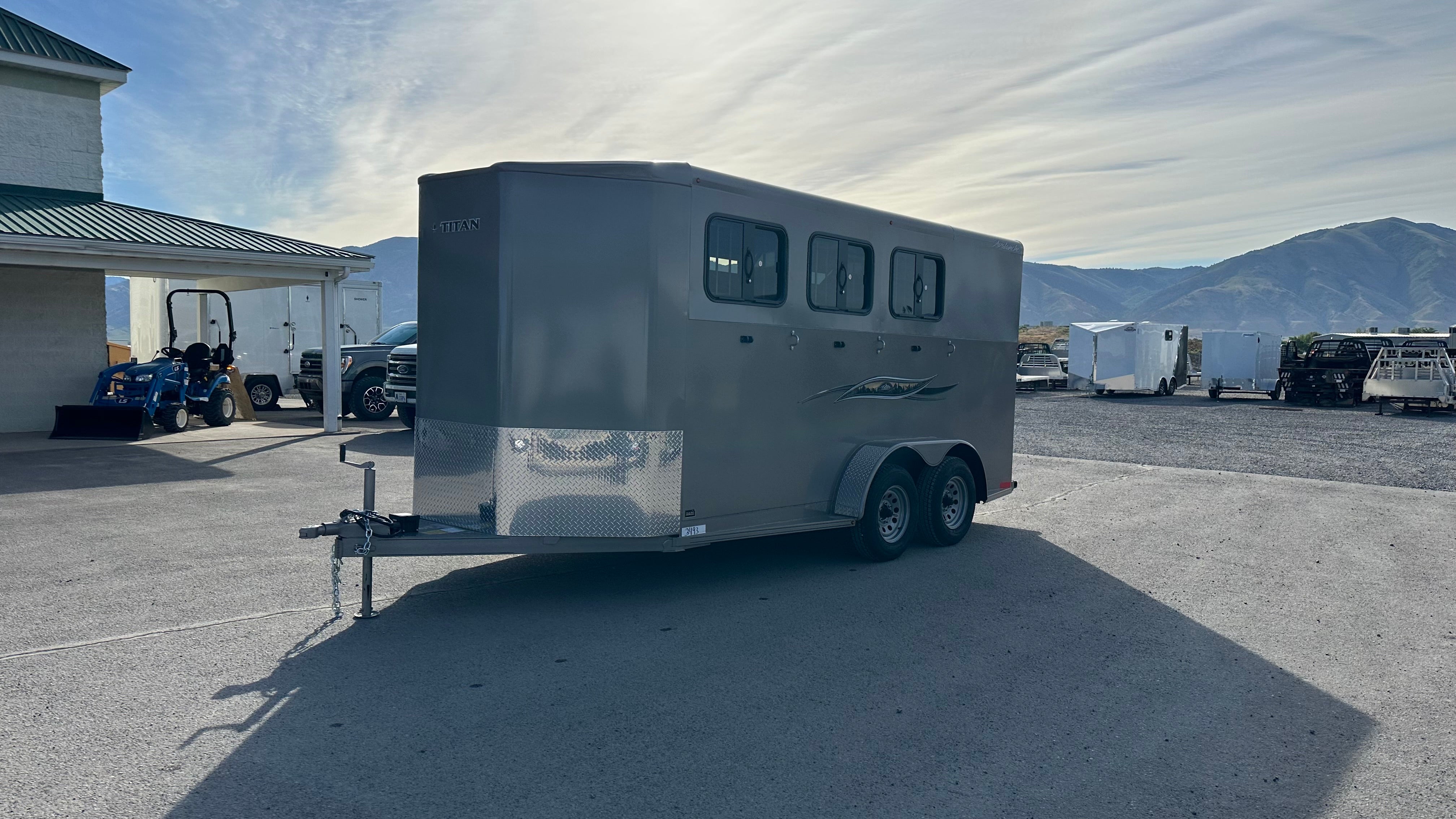 2024 Titan 3 Horse Slant Load Horse Trailer