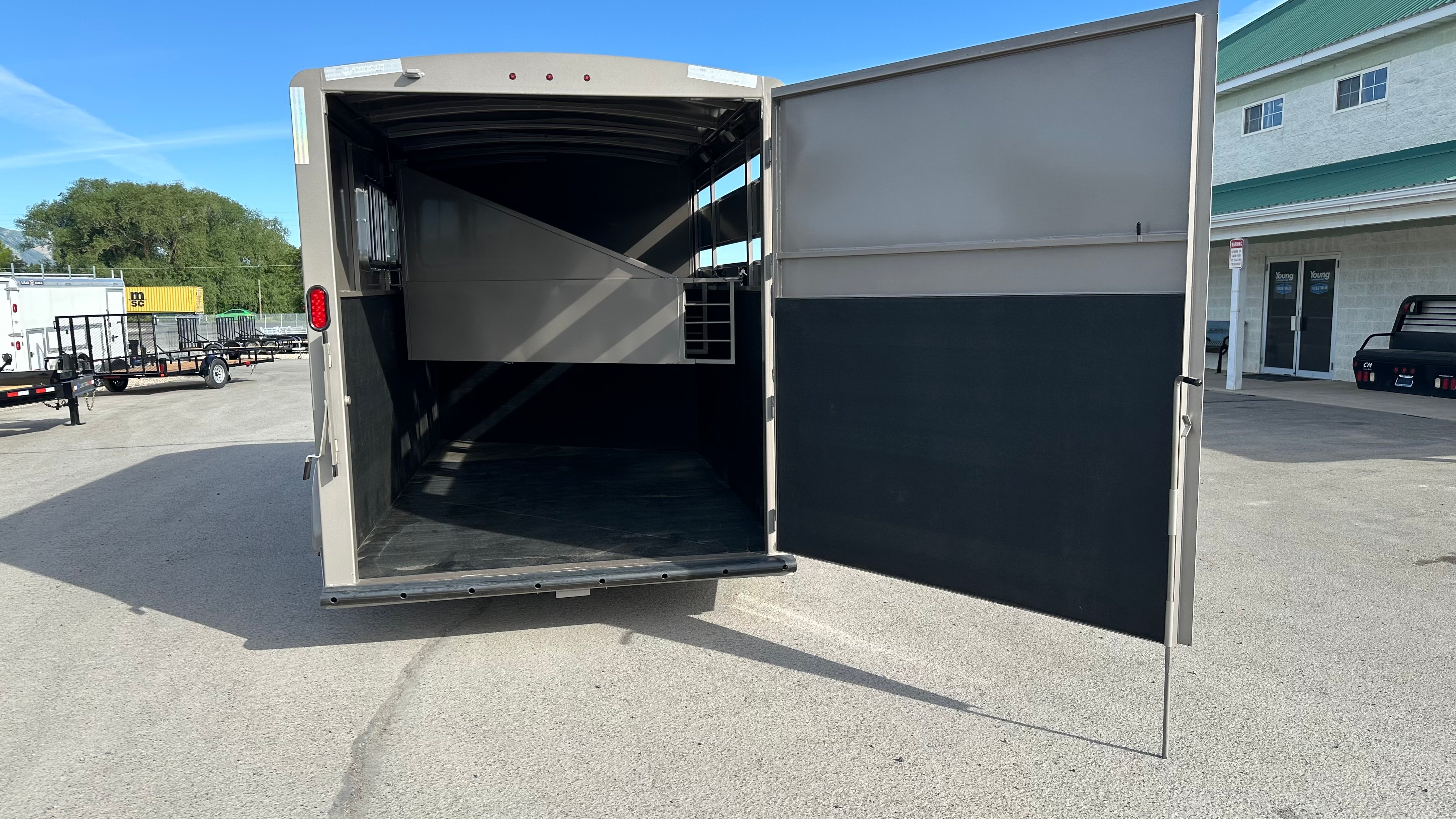 2024 Titan 3 Horse Slant Load Horse Trailer