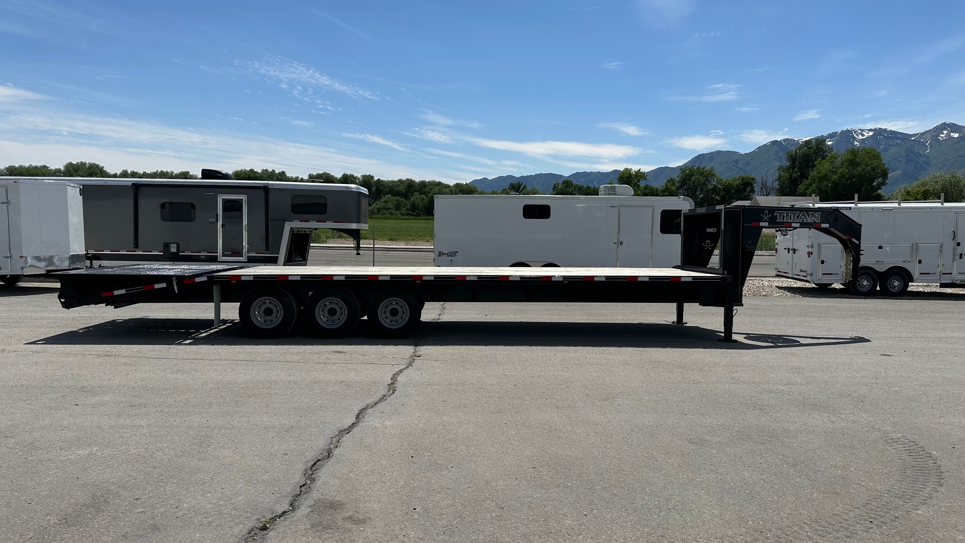 2024 Titan 30' Gooseneck 21K with Maxx Ramps