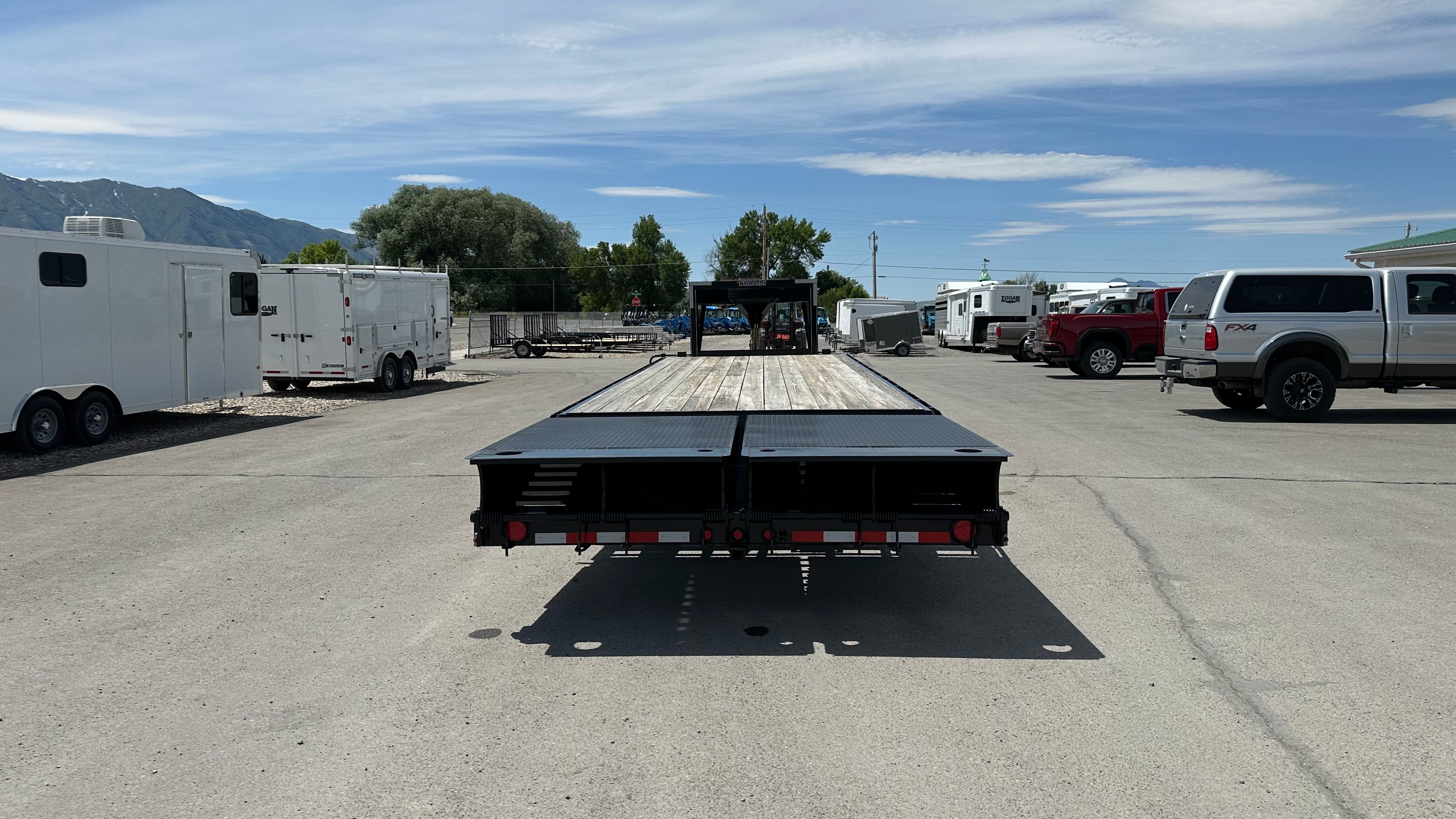 2024 Titan 30' Gooseneck 21K with Maxx Ramps