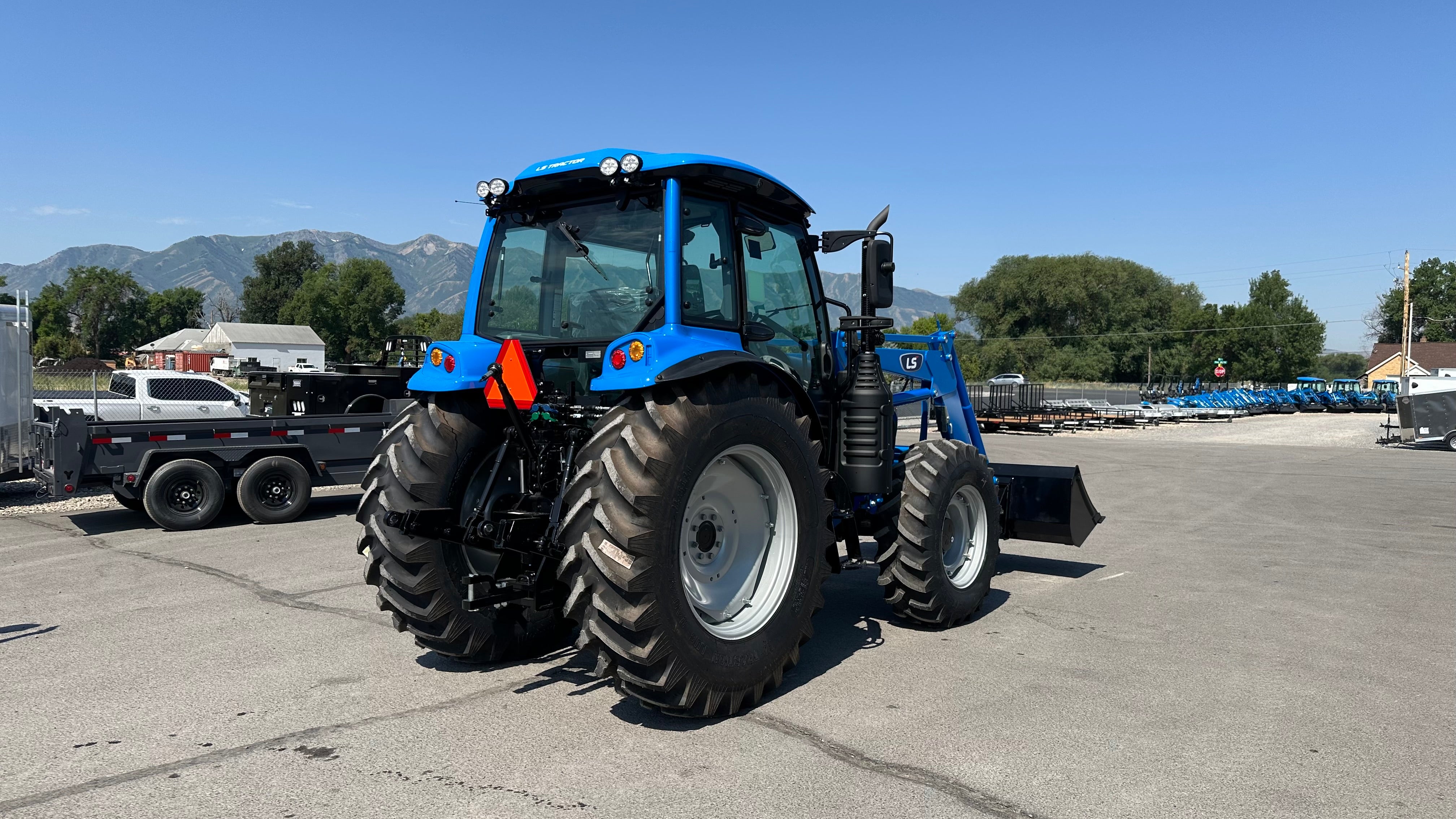 2024 LS MT7101 Tractor w/ Loader