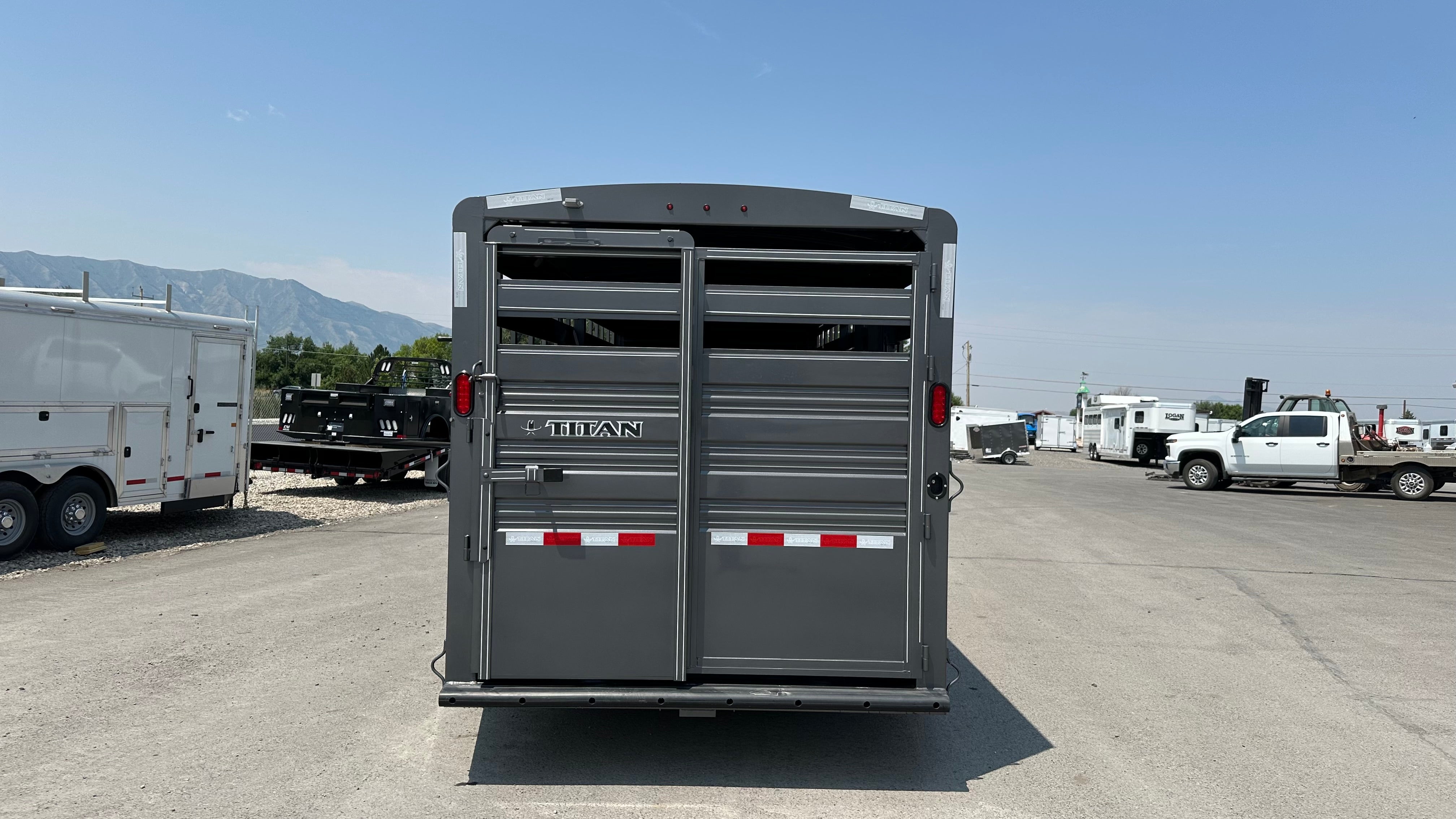 2025 Titan 20' Gooseneck Stock Trailer