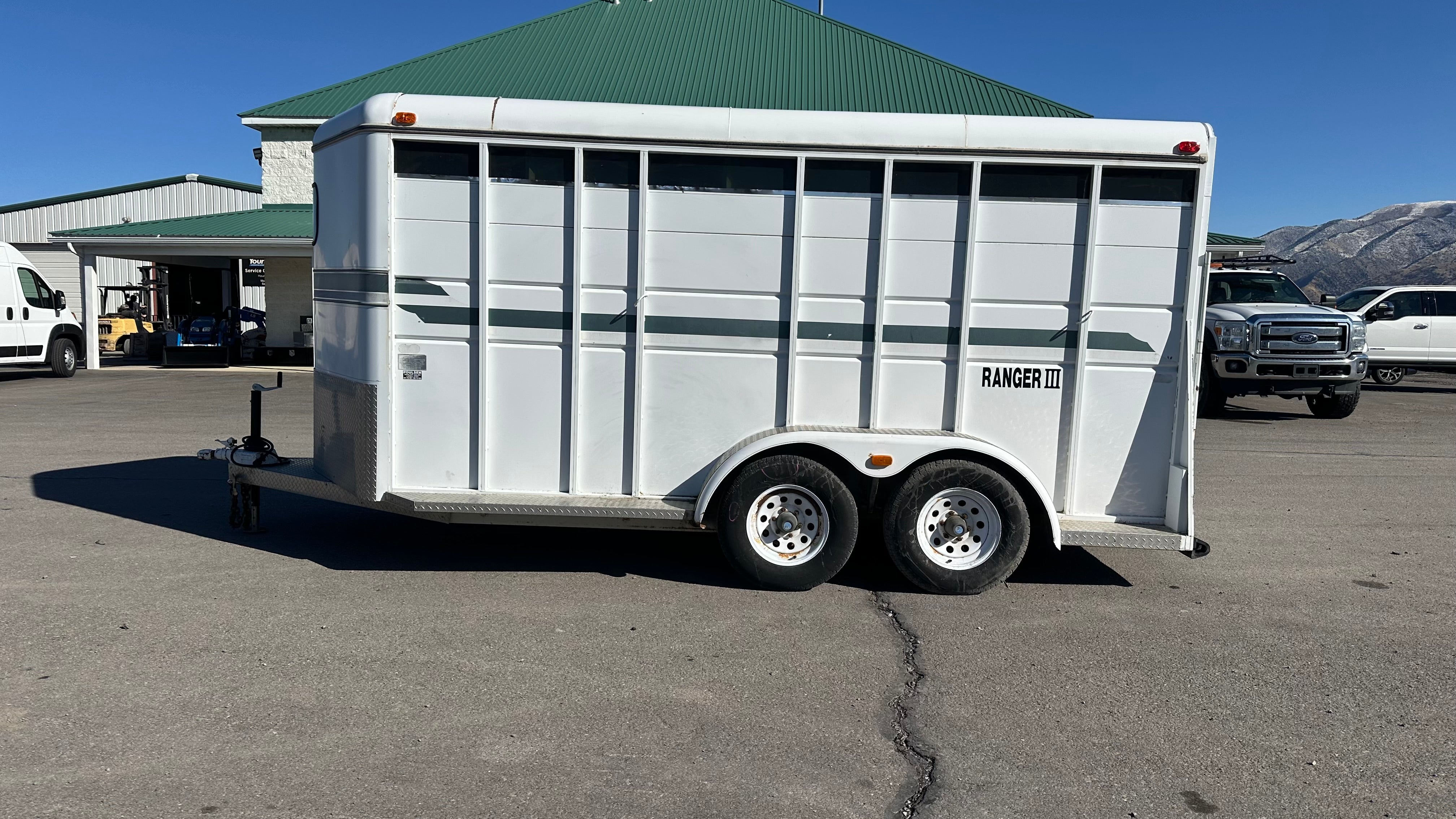 Used Logan Coach 3 Horse Slant Load