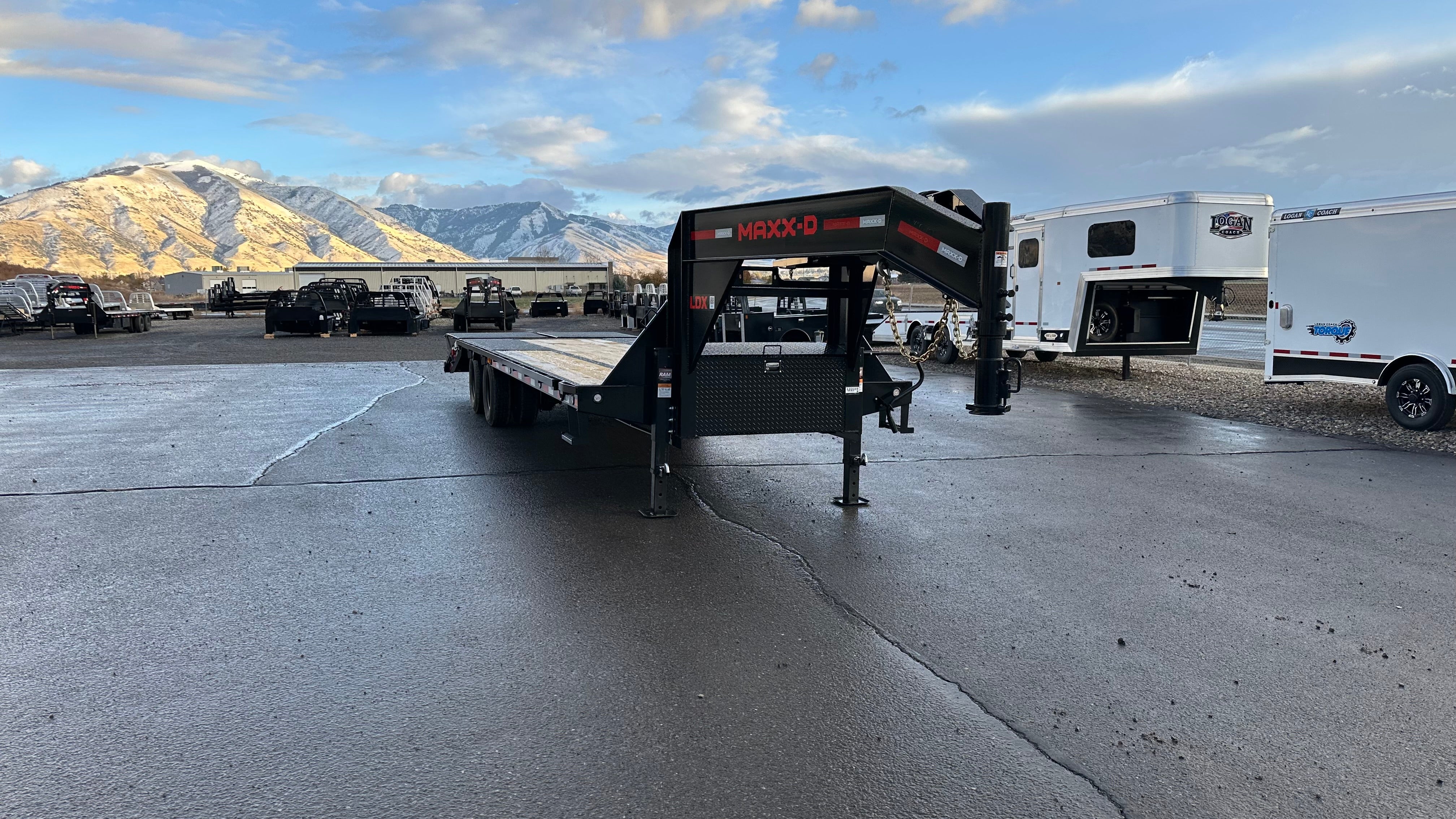 2025 Maxx-D LDX 28' Gooseneck Flatbed