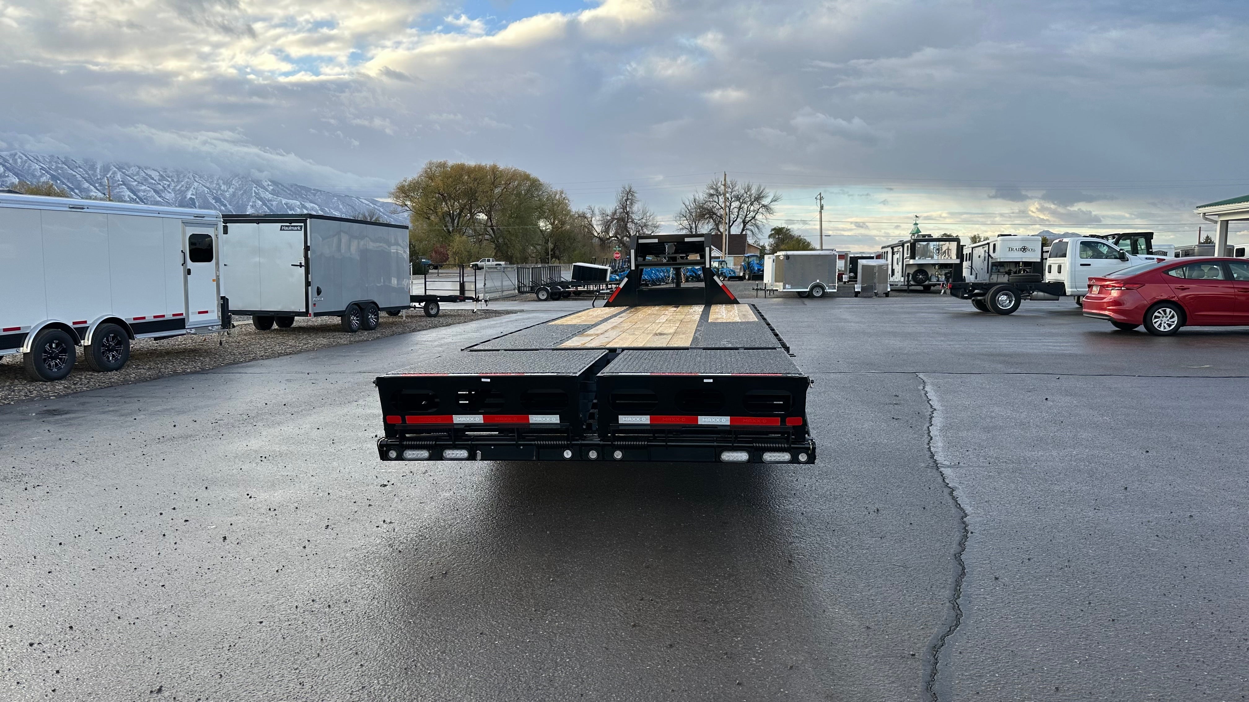 2025 Maxx-D LDX 28' Gooseneck Flatbed