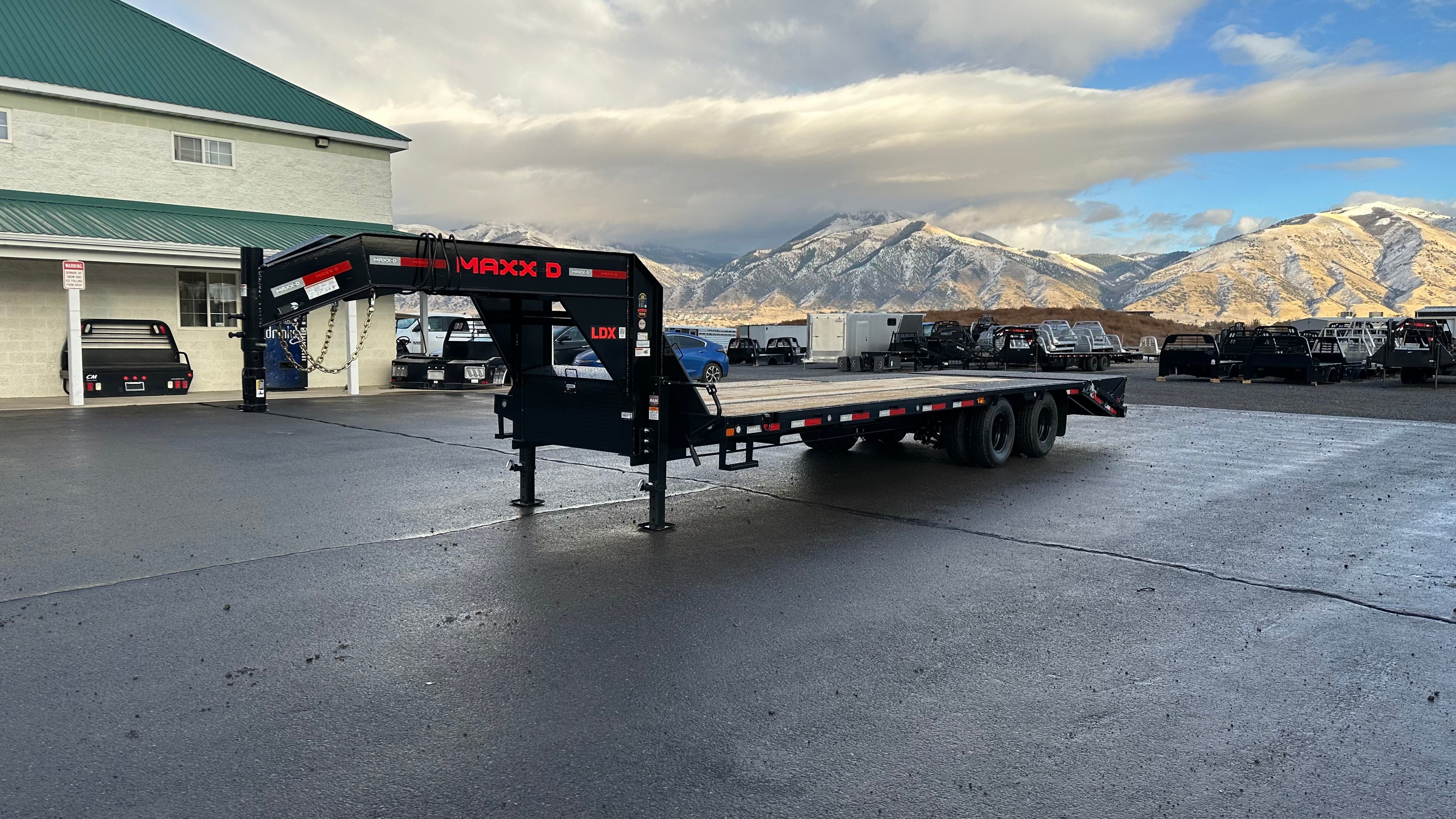 2025 Maxx-D LDX 28' Gooseneck Flatbed