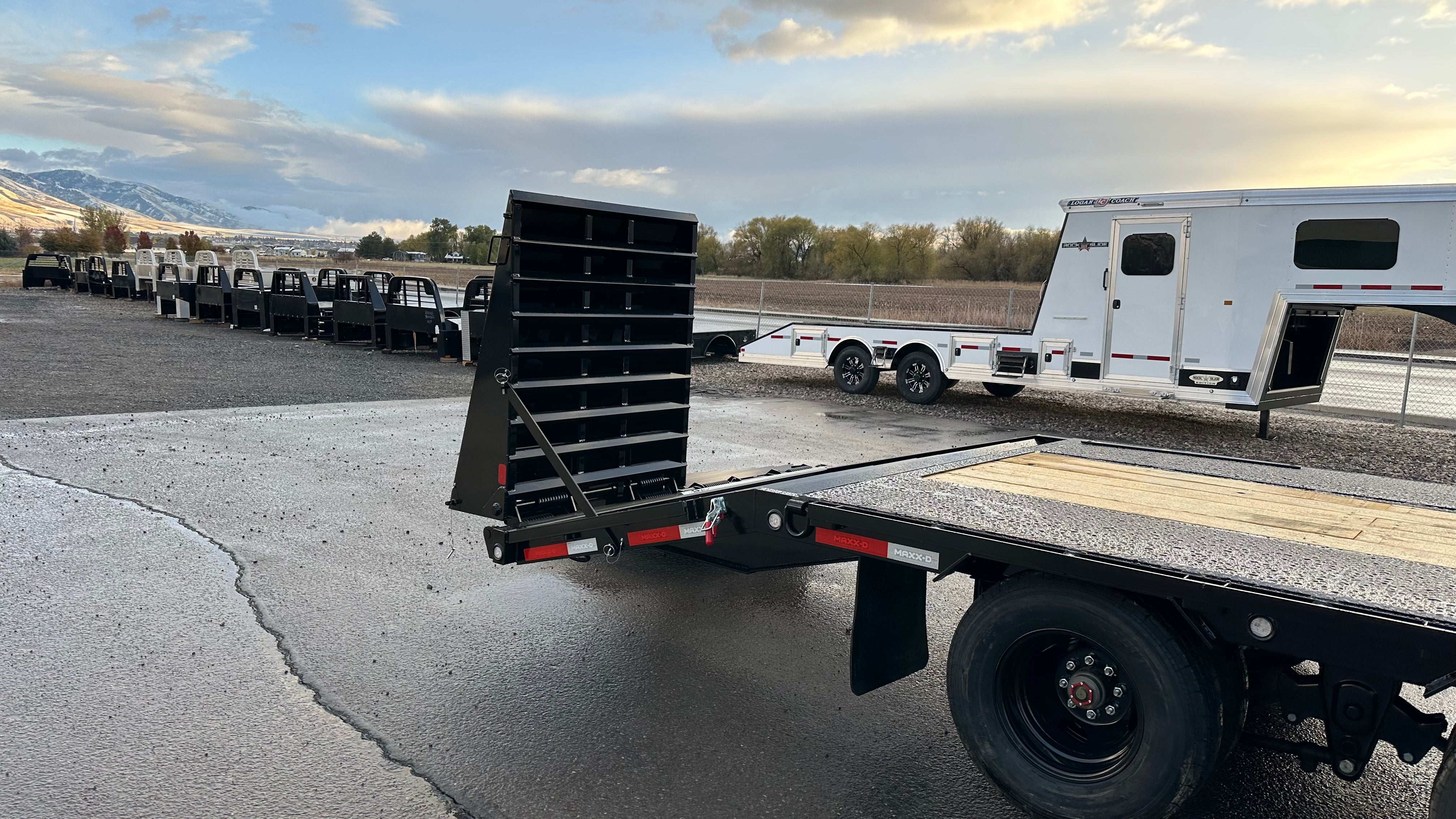 2025 Maxx-D LDX 28' Gooseneck Flatbed