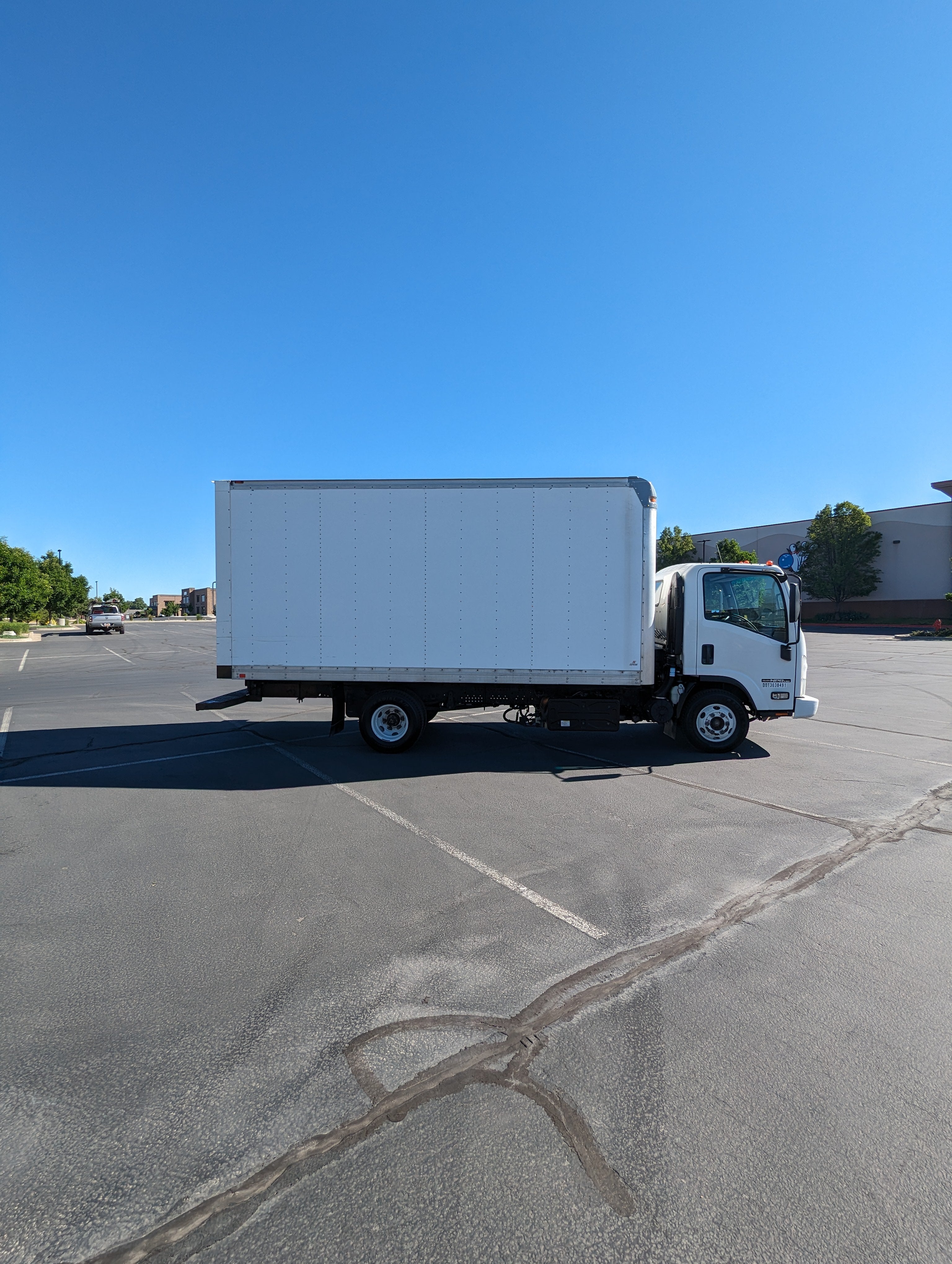 USED 2018 ISUZU NPRHD 16' BOX TRUCK