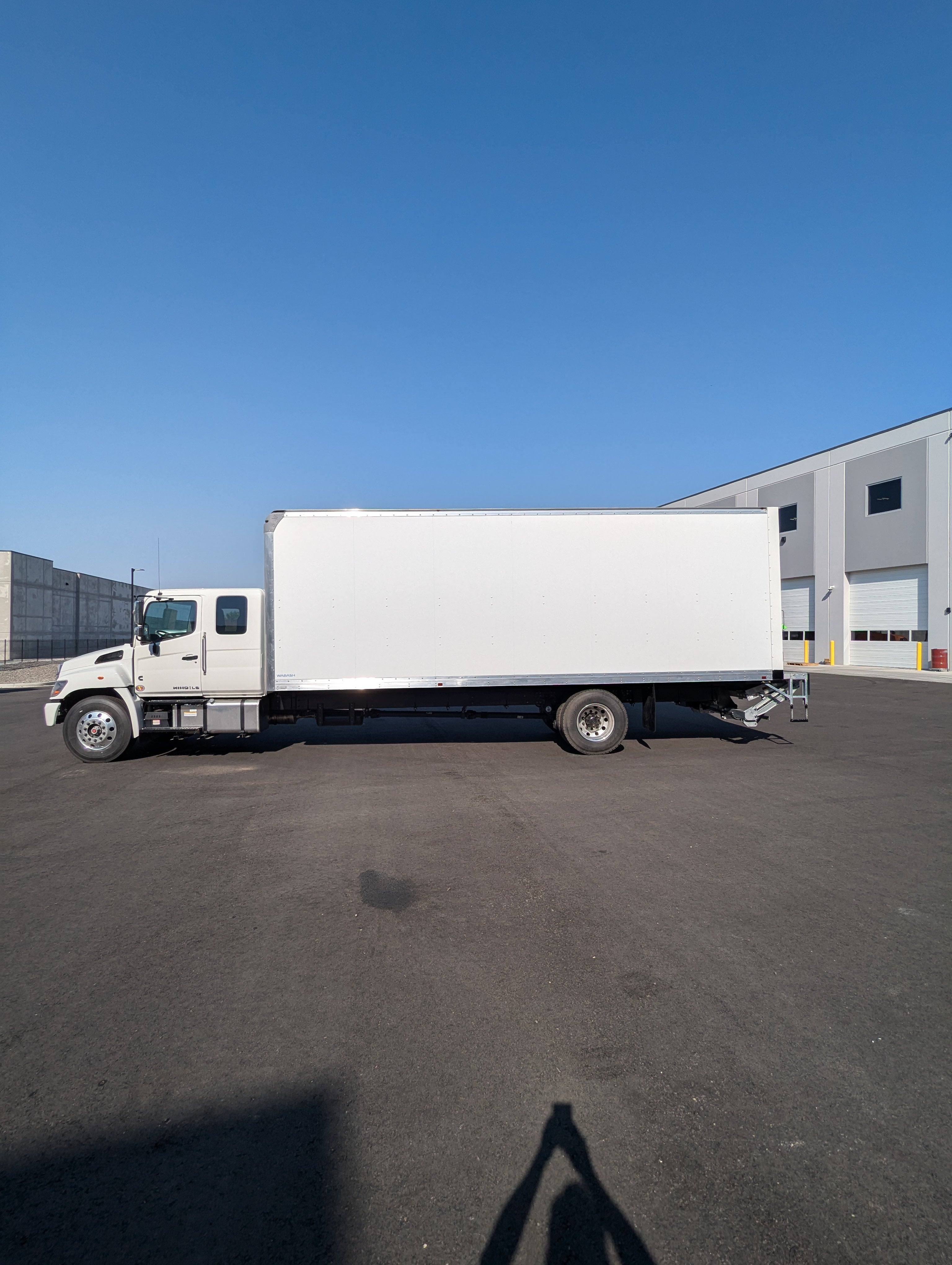 2025 HINO L6 EXTENDED CAB 26' BOX TRUCK WITH LIFTGATE