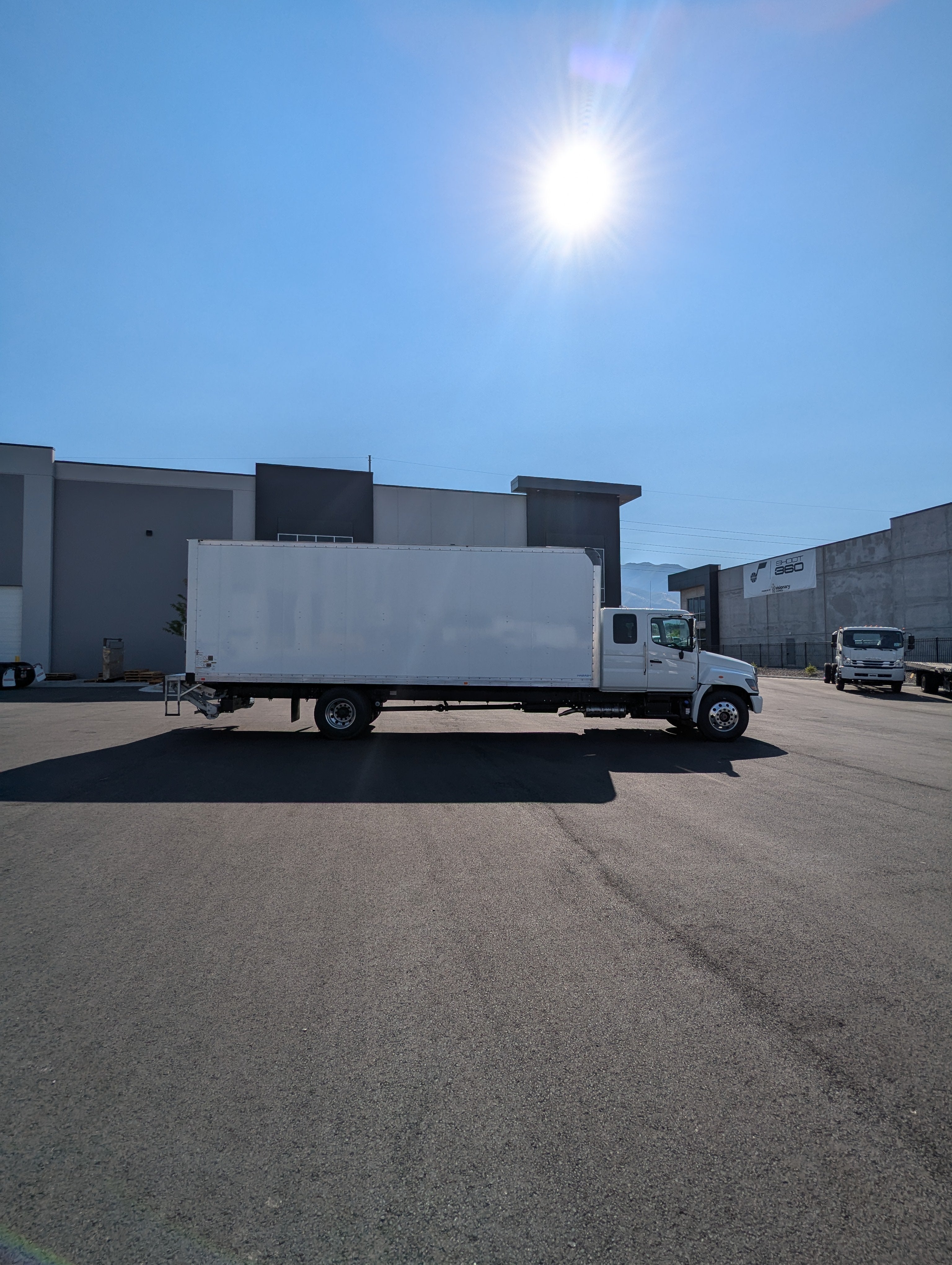 2025 HINO L6 EXTENDED CAB 26' BOX TRUCK WITH LIFTGATE