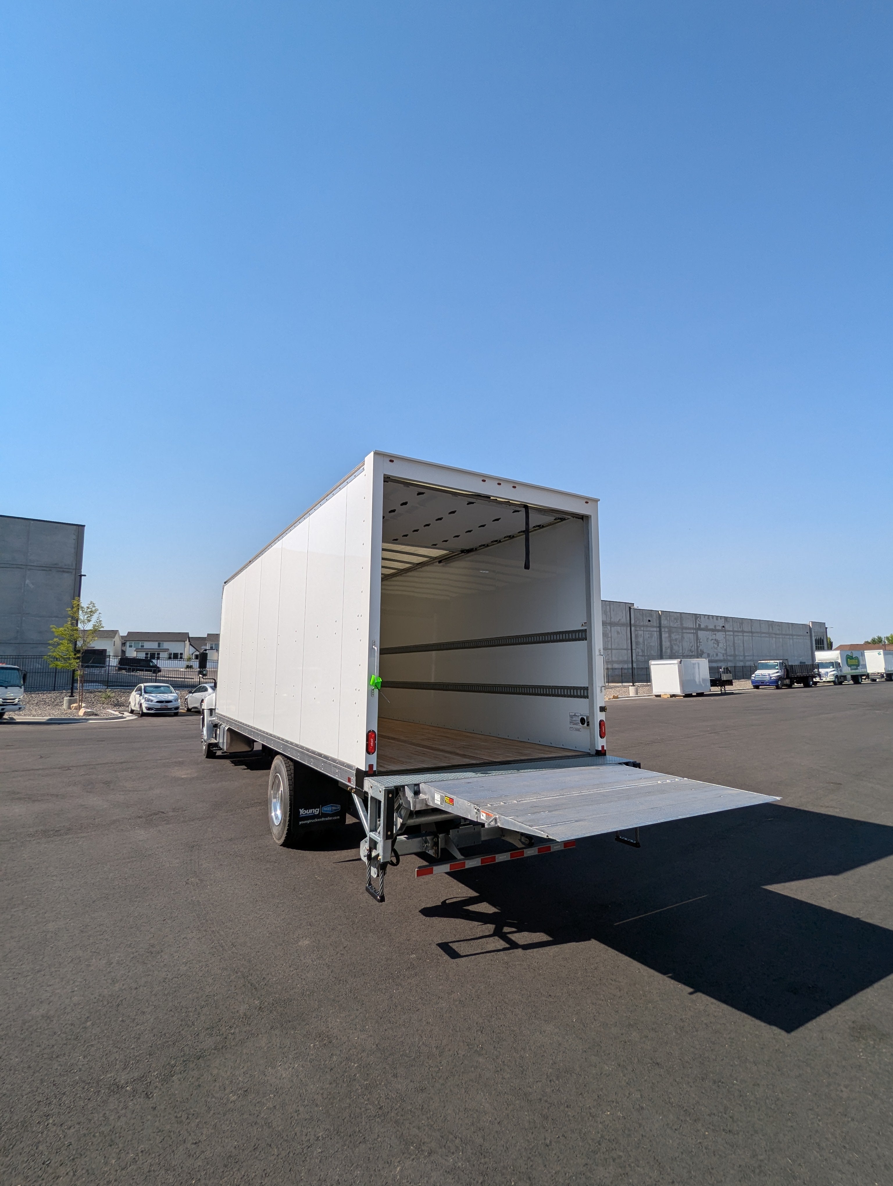 2025 HINO L6 EXTENDED CAB 26' BOX TRUCK WITH LIFTGATE