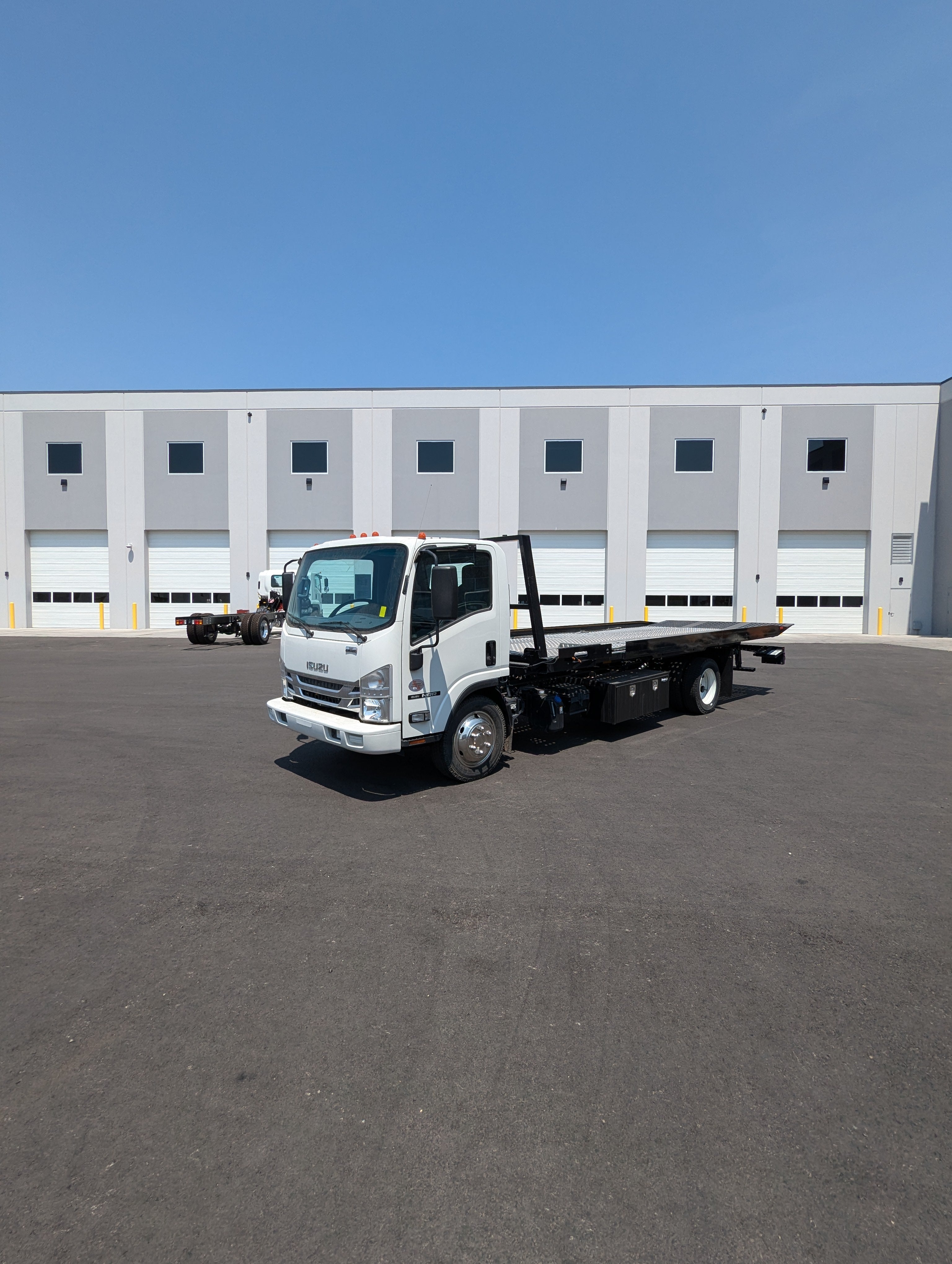 Used 2022 Isuzu NRR 22' Rollback Tow Truck