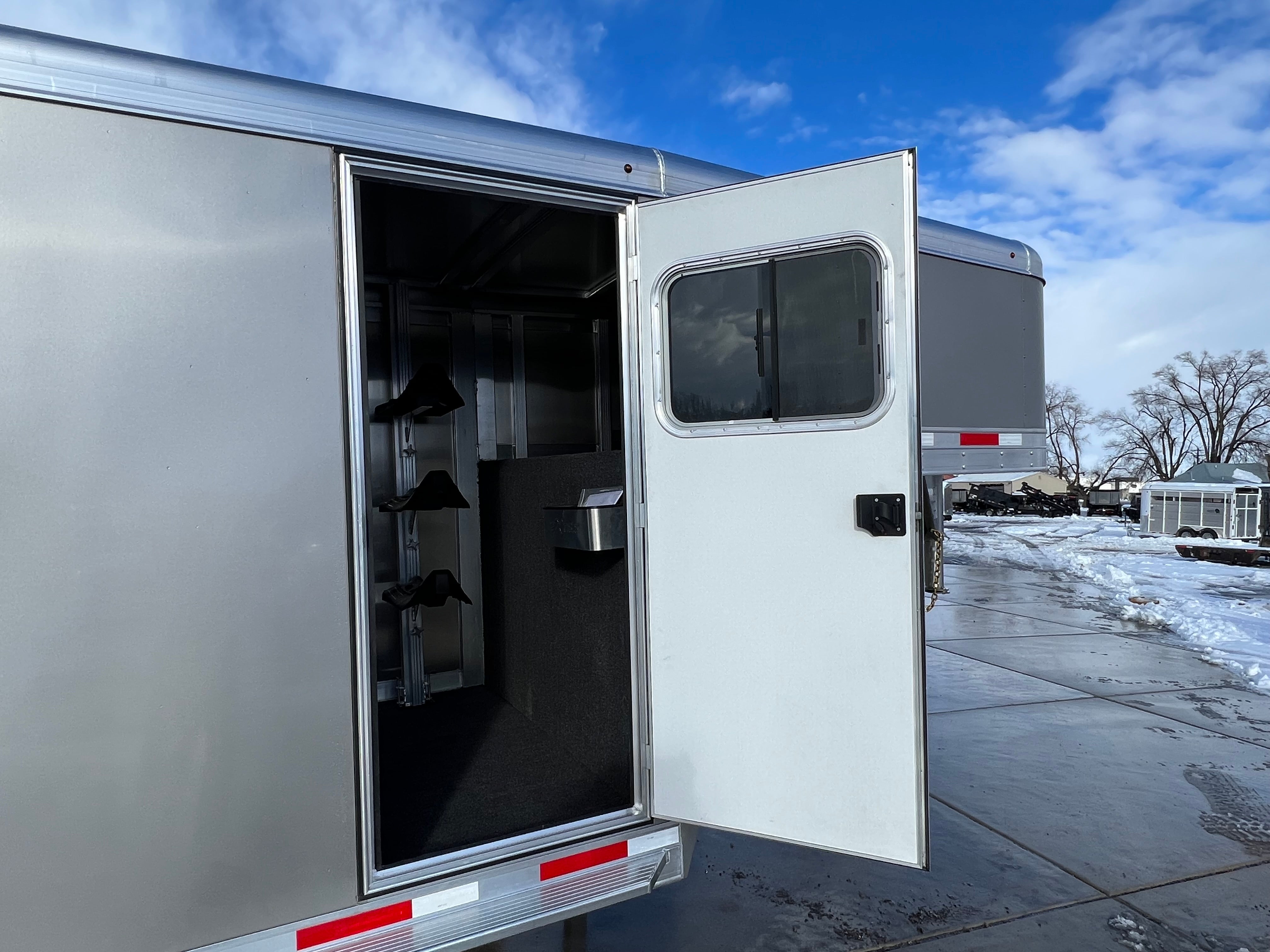 ON SALE*****  Exiss 3 Horse GN CX Trailer